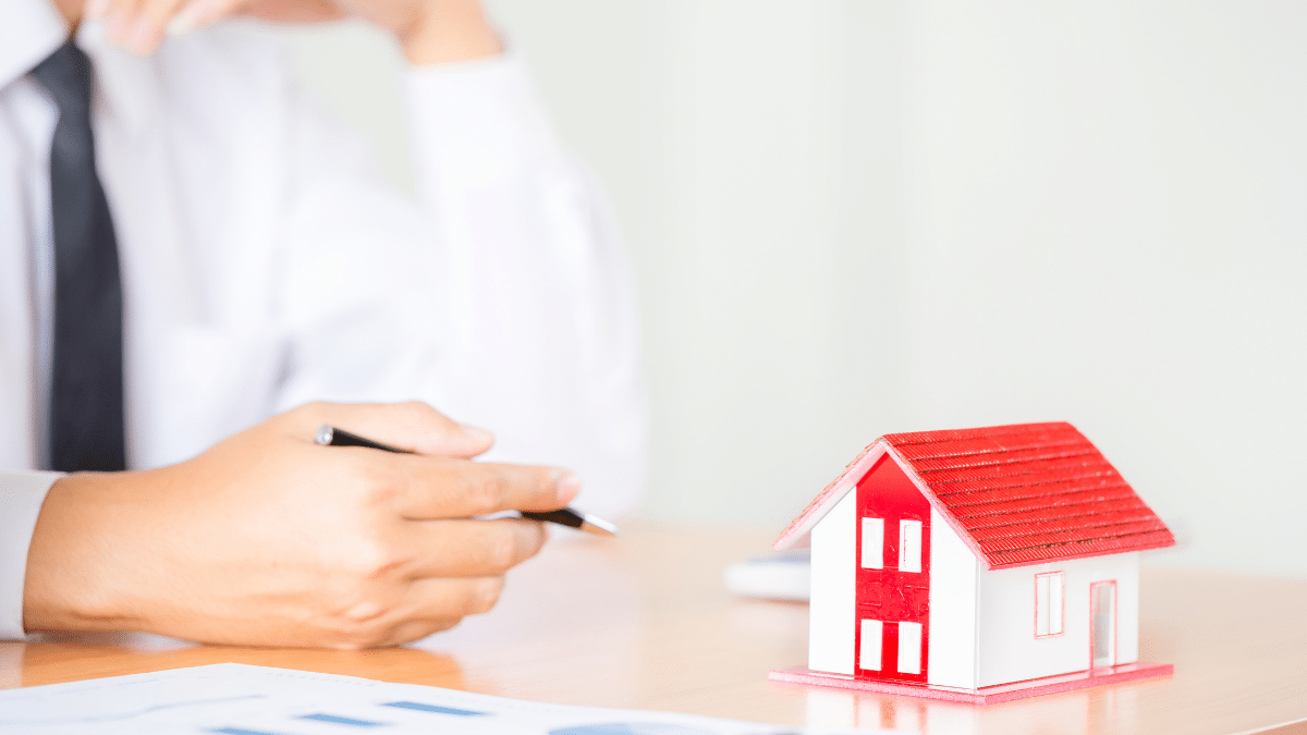 Mortgage vs. Cash: Which is the Better Option When Buying a Home?